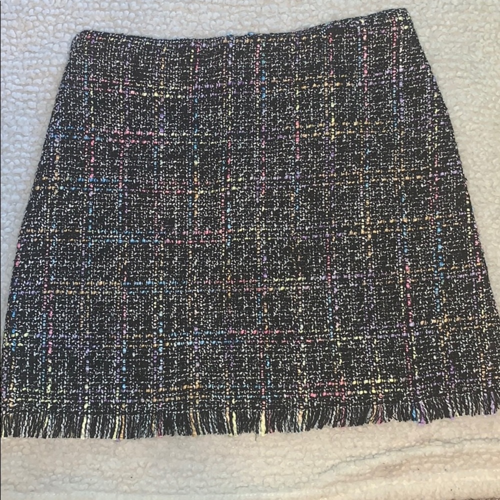 Cute knit mini skirt.